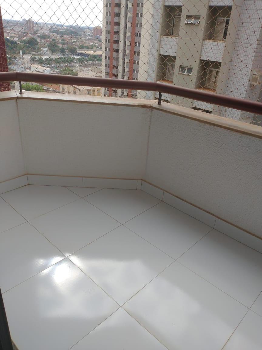 Apto com 3 dorm no Centro #8