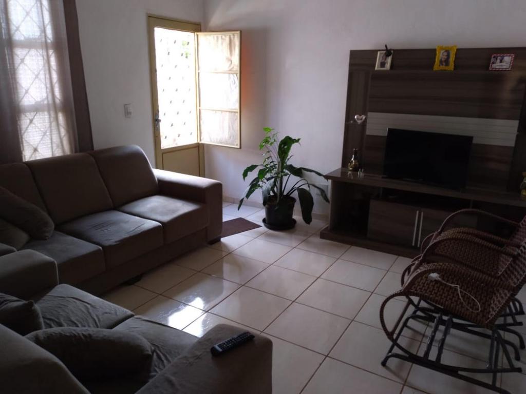 Casa à venda com 2 quartos, 72m² - Foto 1