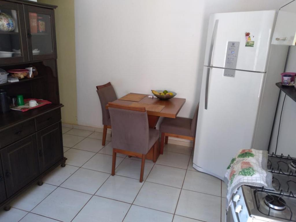 Casa à venda com 2 quartos, 72m² - Foto 7