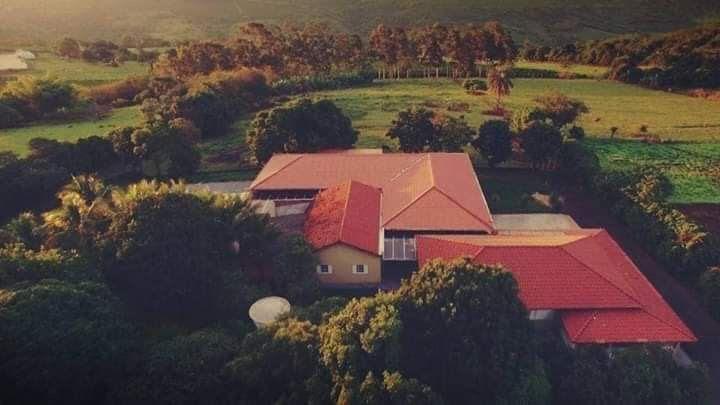 Chácara à venda com 5 quartos, 1200m² - Foto 1