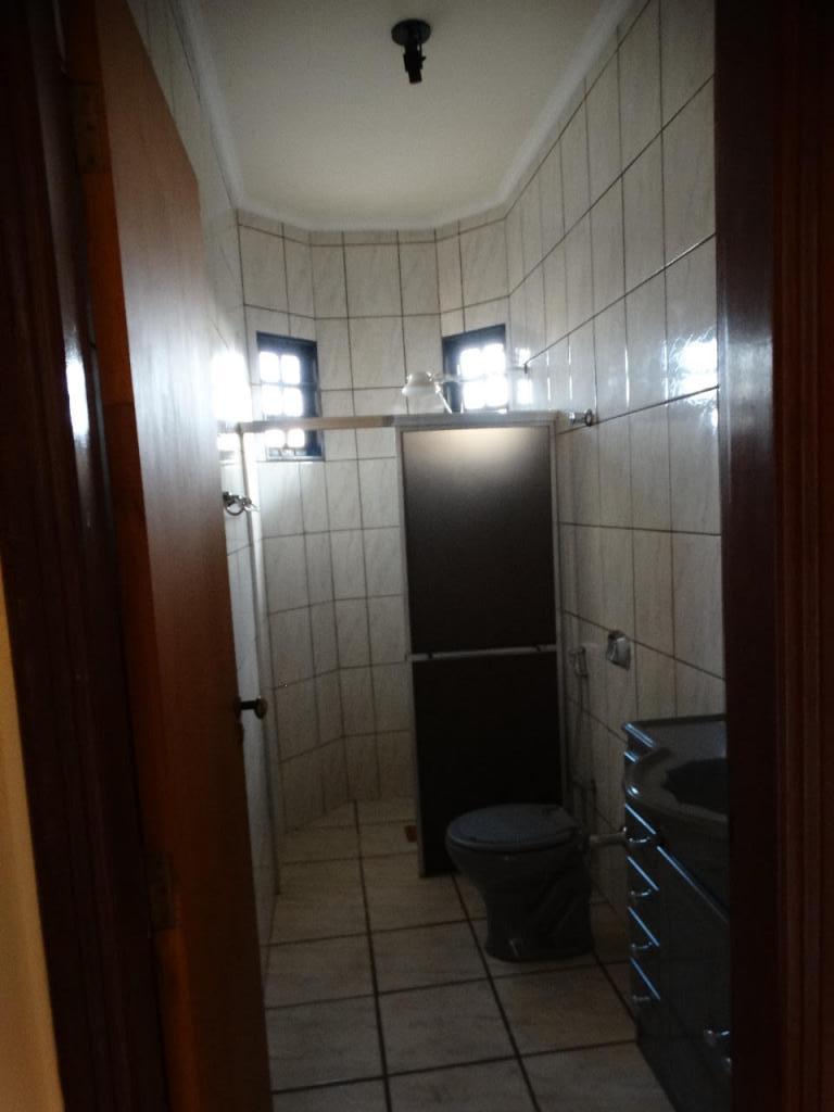Casa à venda com 6 quartos, 250m² - Foto 2