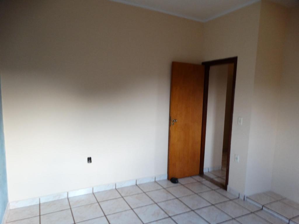 Casa à venda com 6 quartos, 250m² - Foto 3