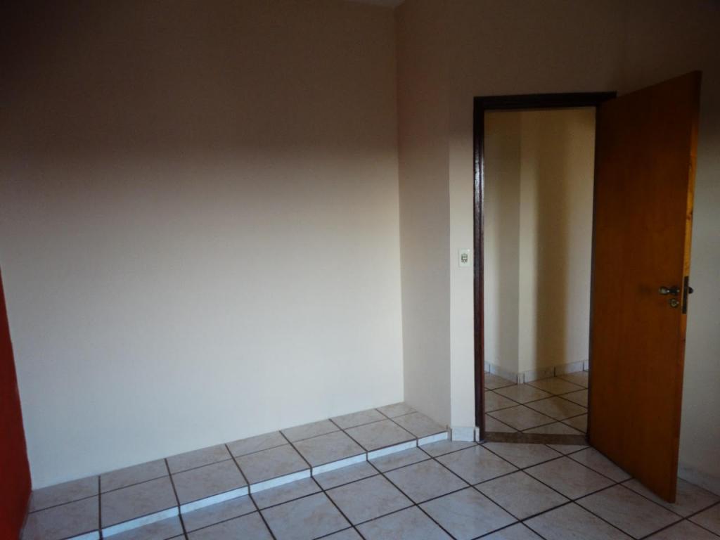 Casa à venda com 6 quartos, 250m² - Foto 6
