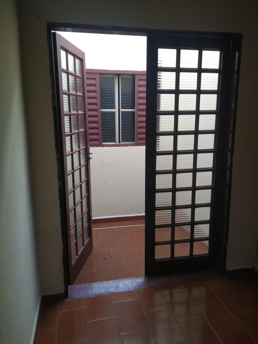 Casa à venda com 6 quartos, 250m² - Foto 12