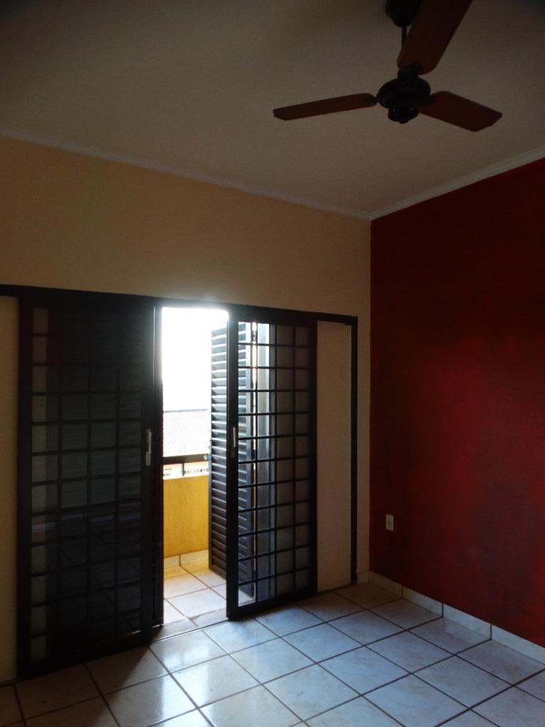 Casa à venda com 6 quartos, 250m² - Foto 14