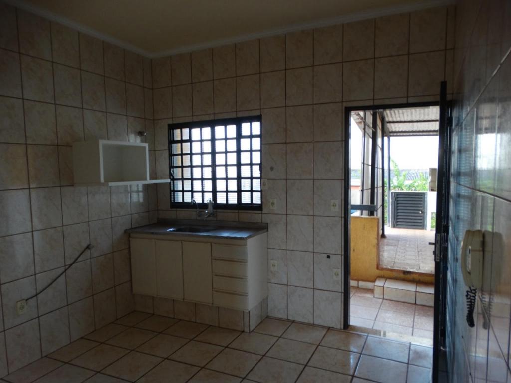 Casa à venda com 6 quartos, 250m² - Foto 1
