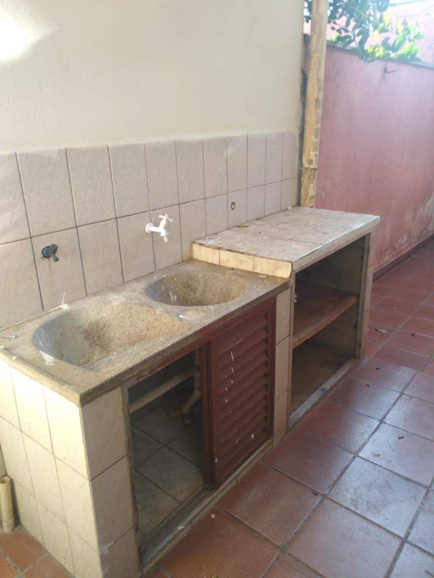 Casa à venda com 6 quartos, 250m² - Foto 23