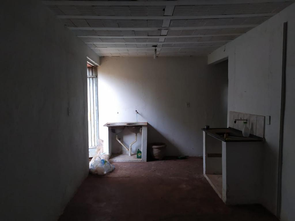Casa à venda com 6 quartos, 250m² - Foto 27
