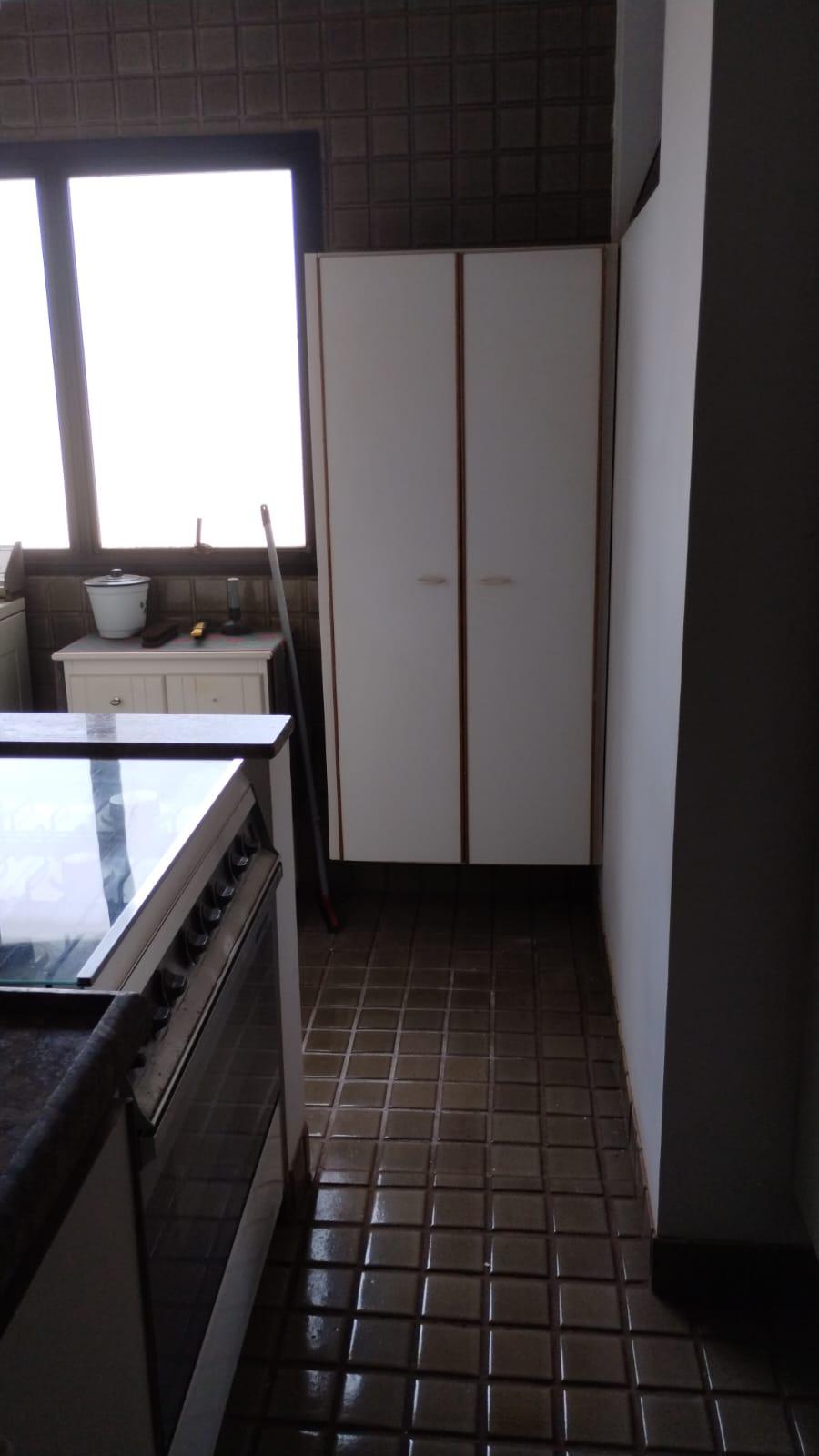 Apartamento à venda com 3 quartos, 105m² - Foto 2