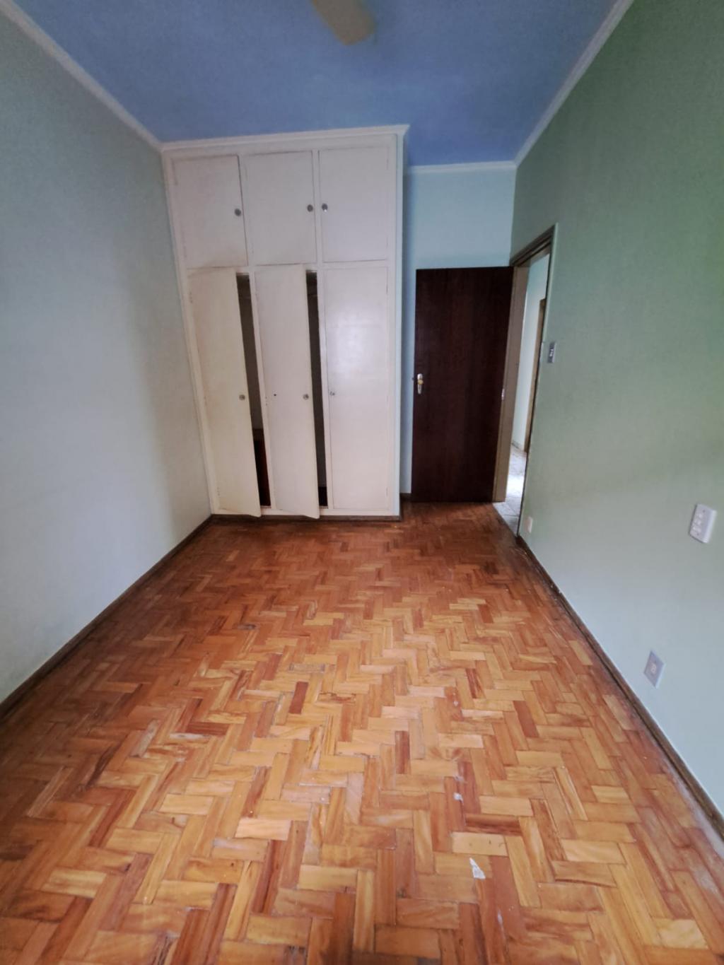Casa à venda com 3 quartos, 139m² - Foto 1