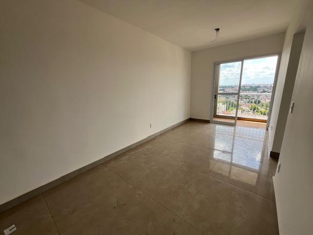 Apartamento à venda com 2 quartos, 67m² - Foto 8