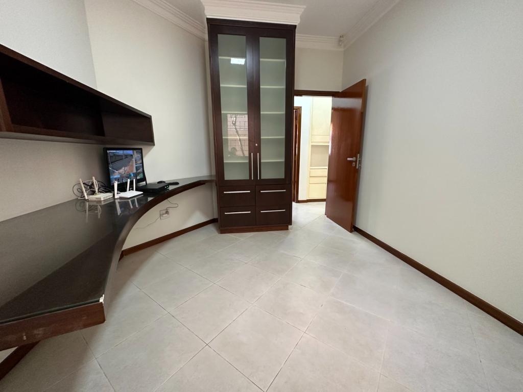 Casa à venda com 5 quartos, 324m² - Foto 4