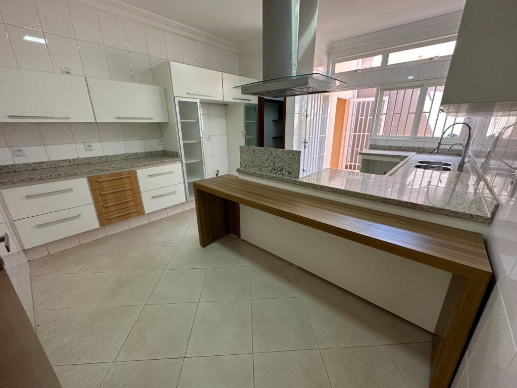 Casa à venda com 5 quartos, 324m² - Foto 5