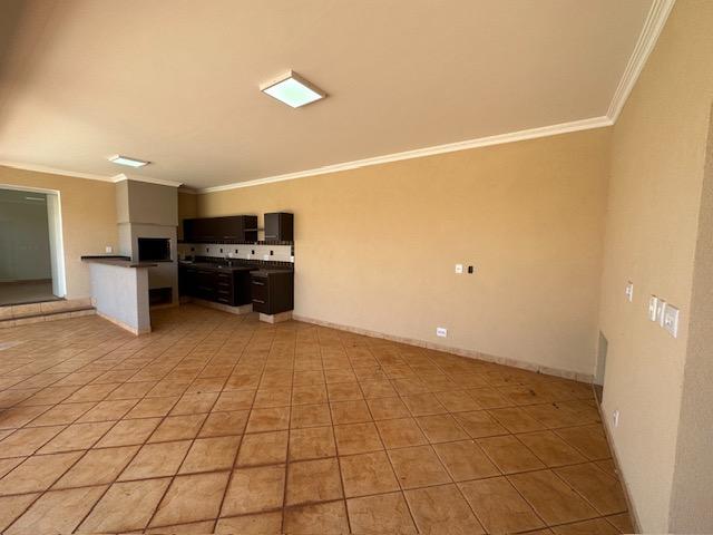 Casa à venda com 5 quartos, 324m² - Foto 9