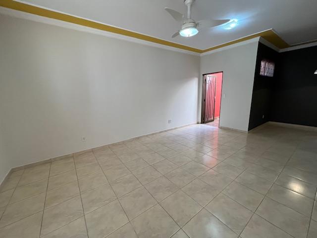 Casa à venda com 3 quartos, 161m² - Foto 2