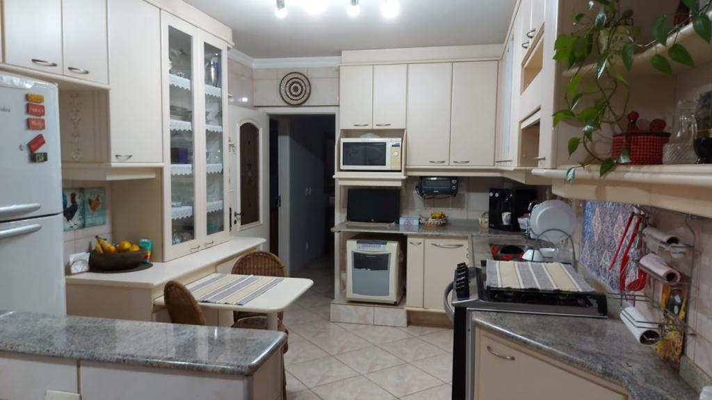 Apartamento à venda com 3 quartos, 133m² - Foto 2