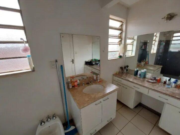 Casa à venda com 3 quartos, 303m² - Foto 9
