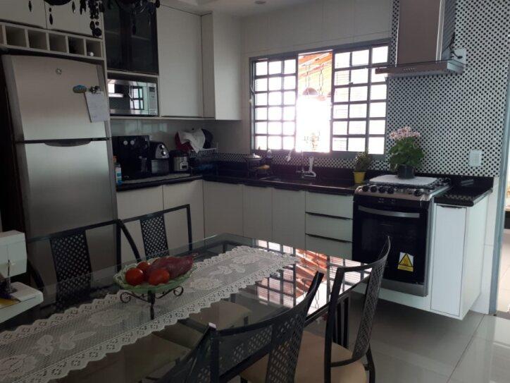 Casa à venda com 4 quartos, 166m² - Foto 5