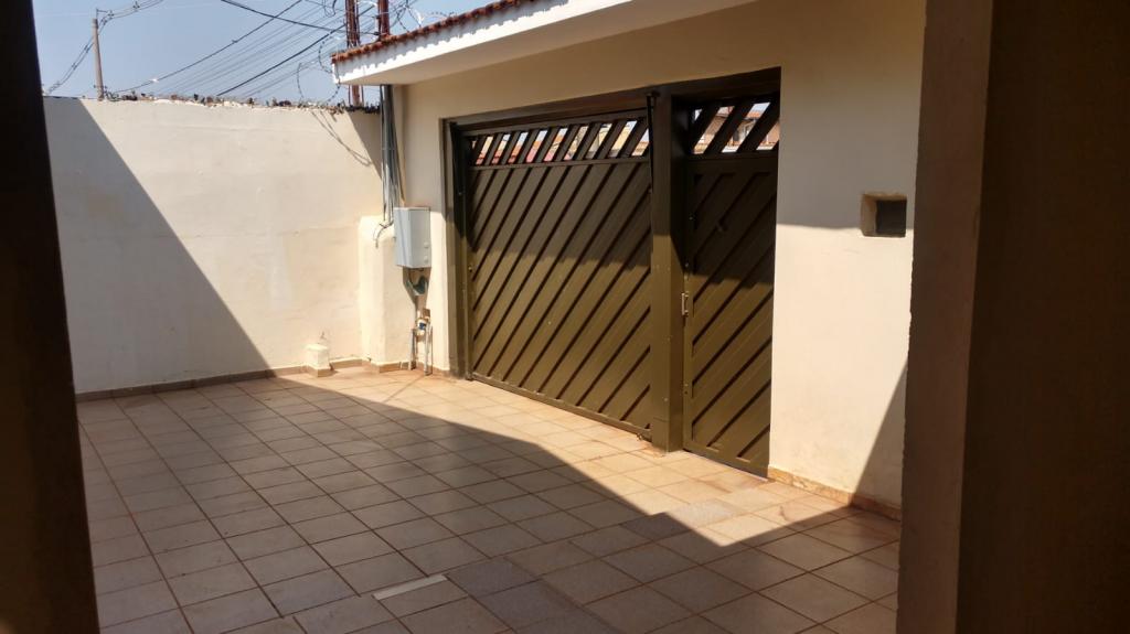 Casa à venda com 5 quartos, 171m² - Foto 2