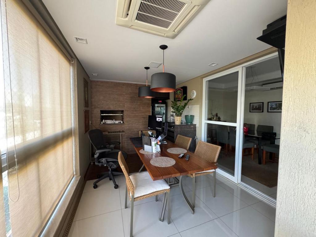 Apartamento à venda com 3 quartos, 202m² - Foto 1