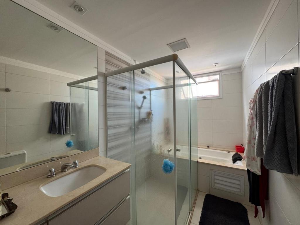 Apartamento à venda com 3 quartos, 202m² - Foto 19