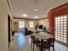 Casa à venda com 3 quartos, 153m² - Foto 1