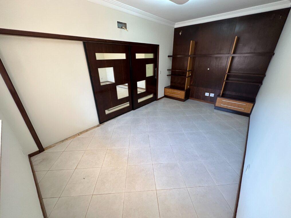 Casa à venda com 5 quartos, 324m² - Foto 6