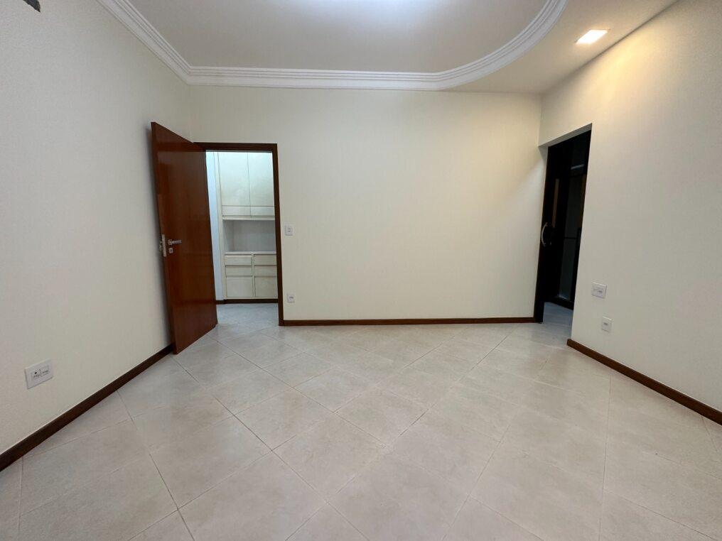 Casa à venda com 5 quartos, 324m² - Foto 8