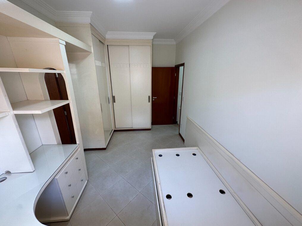 Casa à venda com 5 quartos, 324m² - Foto 14