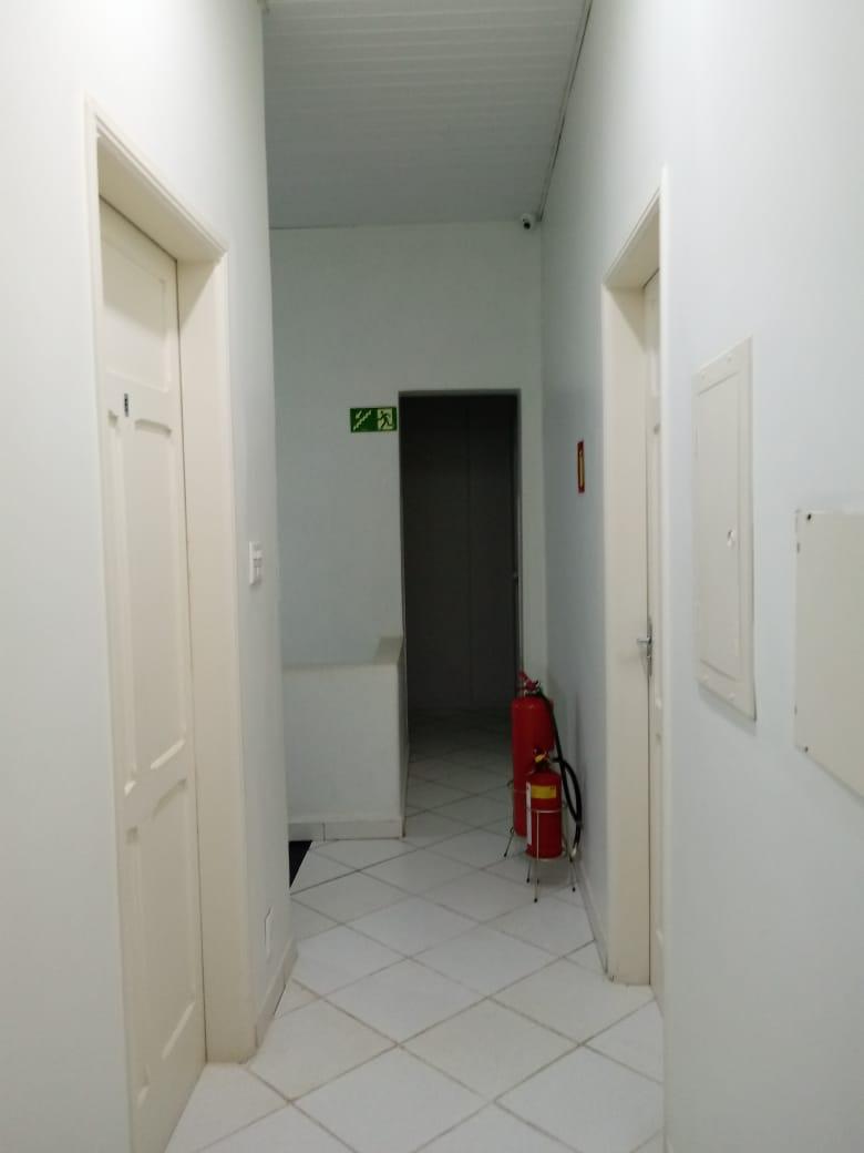 Conjunto Comercial-Sala à venda com 11 quartos, 300m² - Foto 2