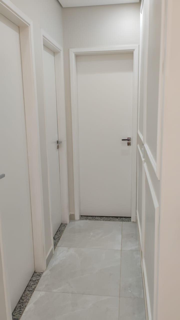 Apartamento à venda com 3 quartos, 67m² - Foto 2