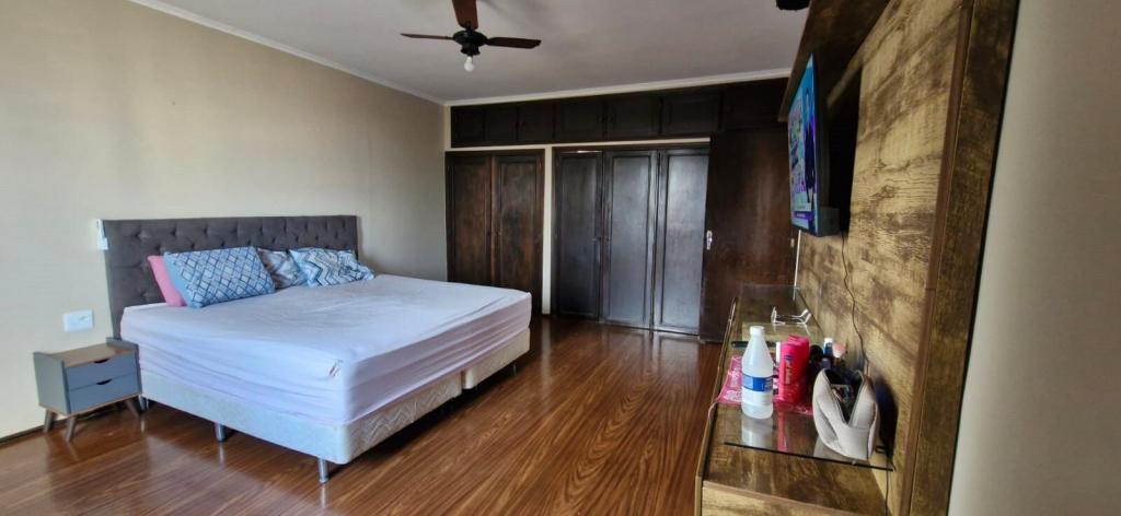 Casa à venda com 4 quartos, 249m² - Foto 11