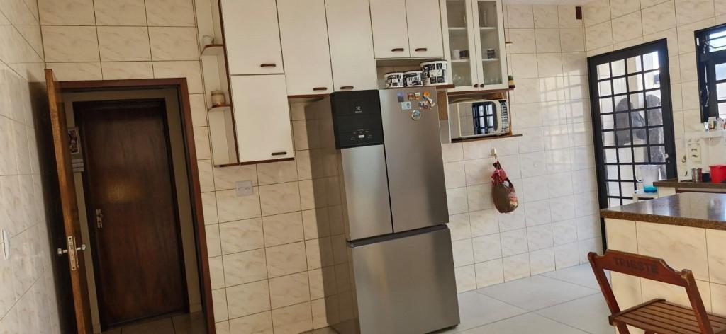 Casa à venda com 4 quartos, 249m² - Foto 18