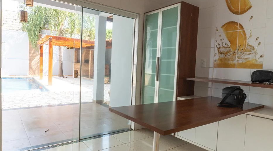 Casa à venda com 3 quartos, 282m² - Foto 2