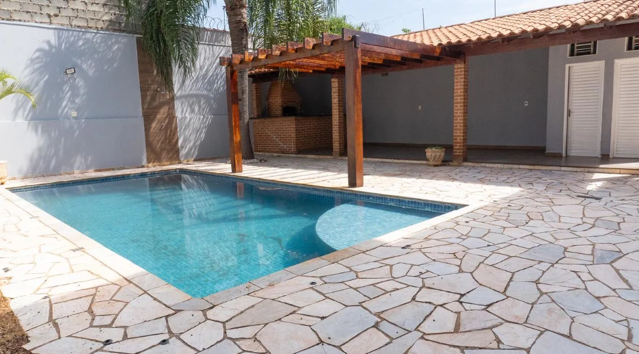 Casa à venda com 3 quartos, 282m² - Foto 1