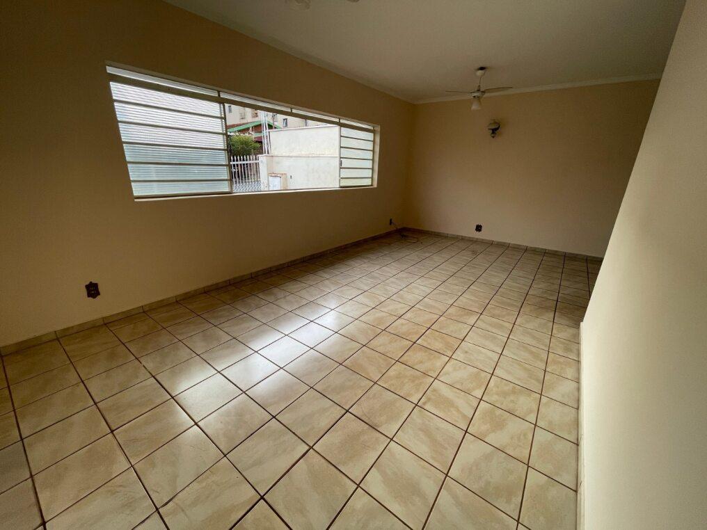 Casa à venda com 4 quartos, 177m² - Foto 1