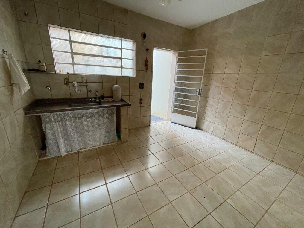 Casa à venda com 4 quartos, 177m² - Foto 13