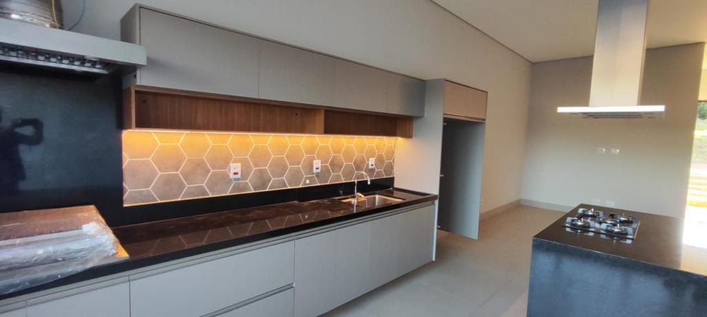 Casa de Condomínio à venda com 3 quartos, 137m² - Foto 1