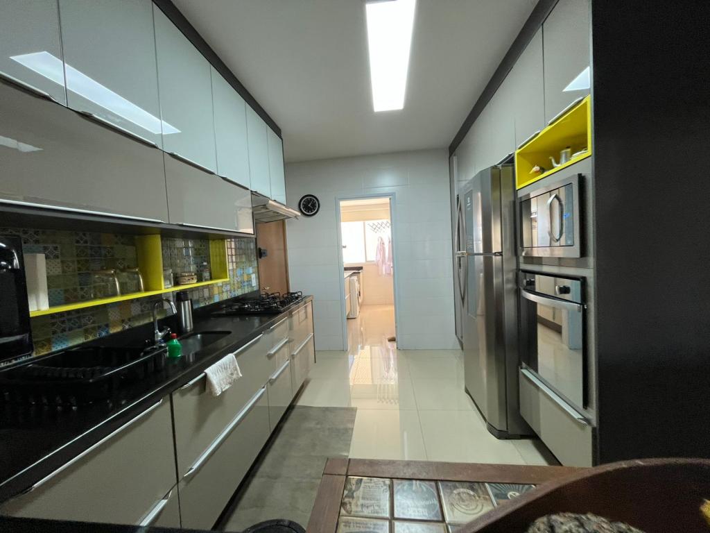 Apartamento à venda com 3 quartos, 149m² - Foto 3