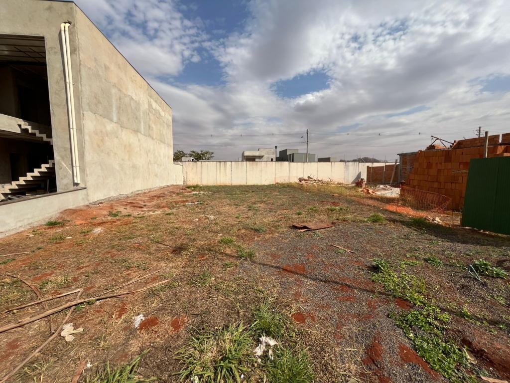 Terreno à venda, 304m² - Foto 12