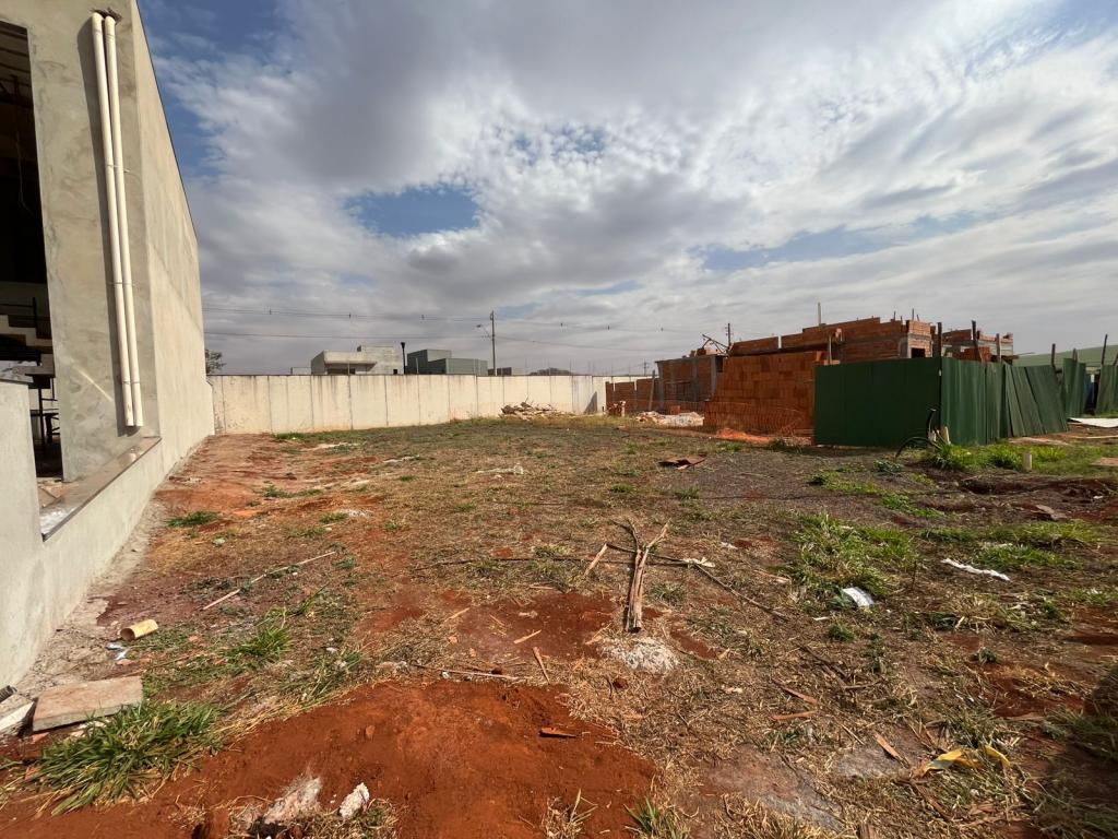 Terreno à venda, 304m² - Foto 1