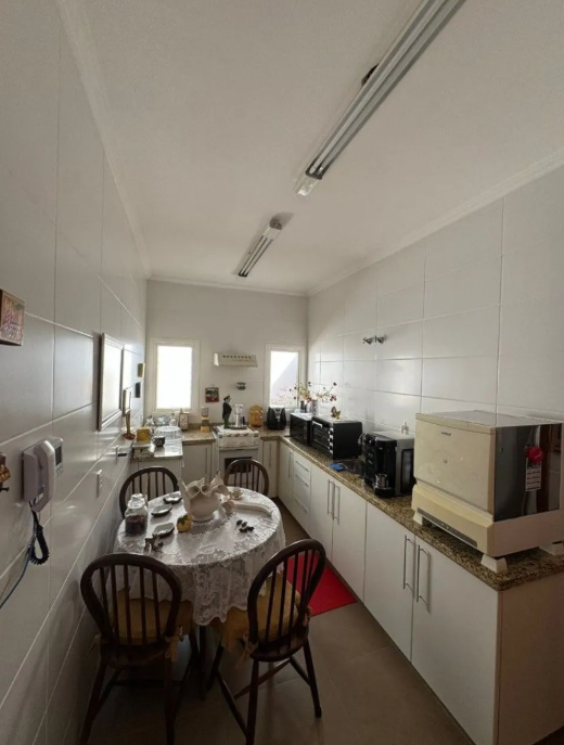 Casa à venda com 3 quartos, 230m² - Foto 2