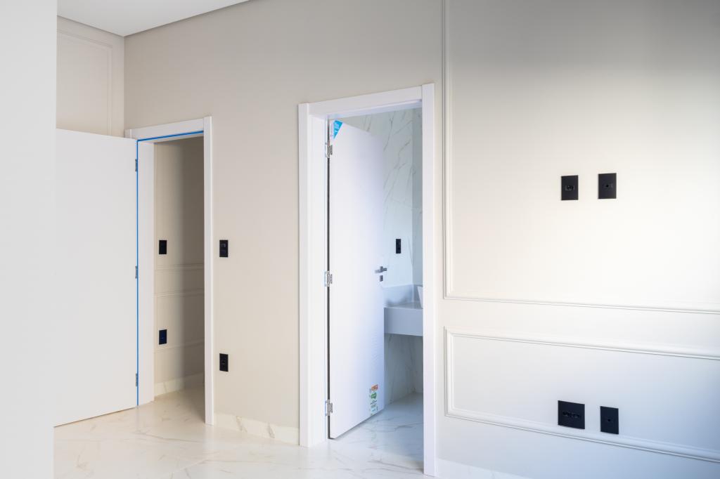 Excelente casa neoclassica Alphaville #17