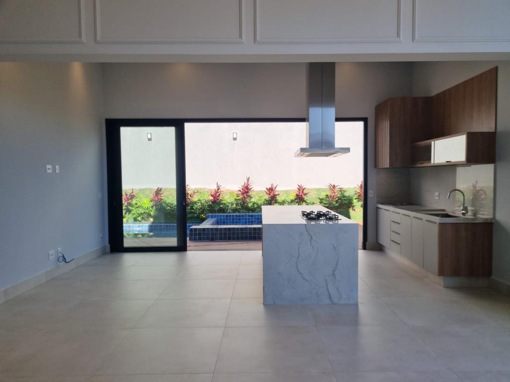 Casa de Condomínio à venda com 4 quartos, 268m² - Foto 2