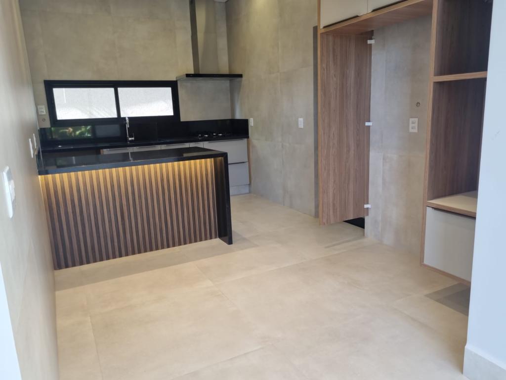 Casa de Condomínio à venda com 4 quartos, 268m² - Foto 5